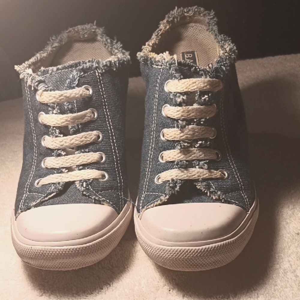 Denim Lace-Up Heeled Sneakers/white Soles. Size 7M. Slight Impf. r/t gen. Ware